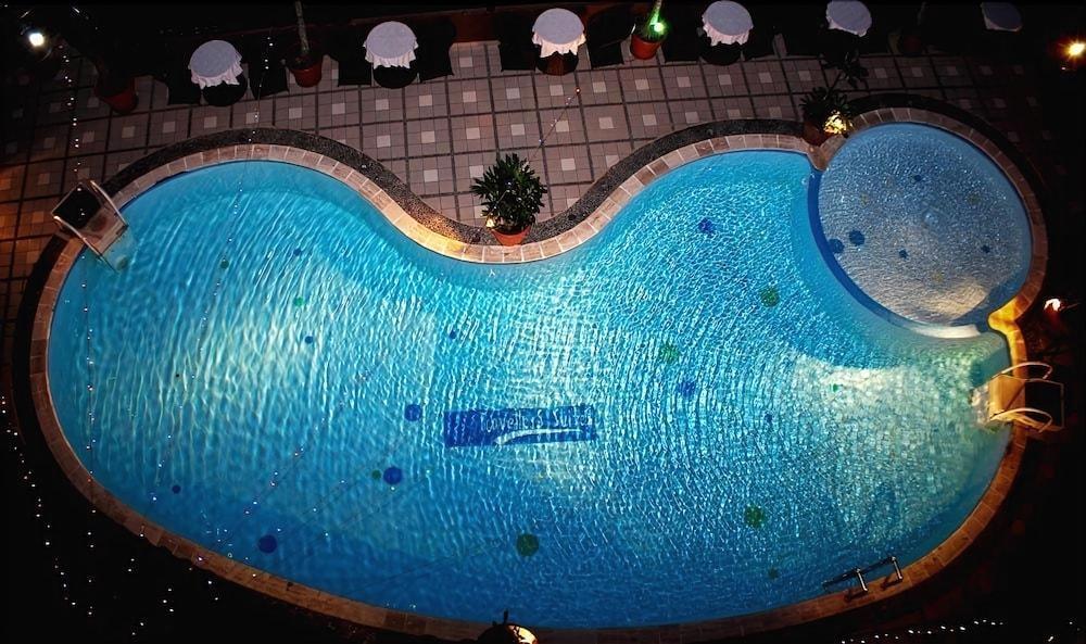 Travellers Suites Serviced Apartments Medan Esterno foto