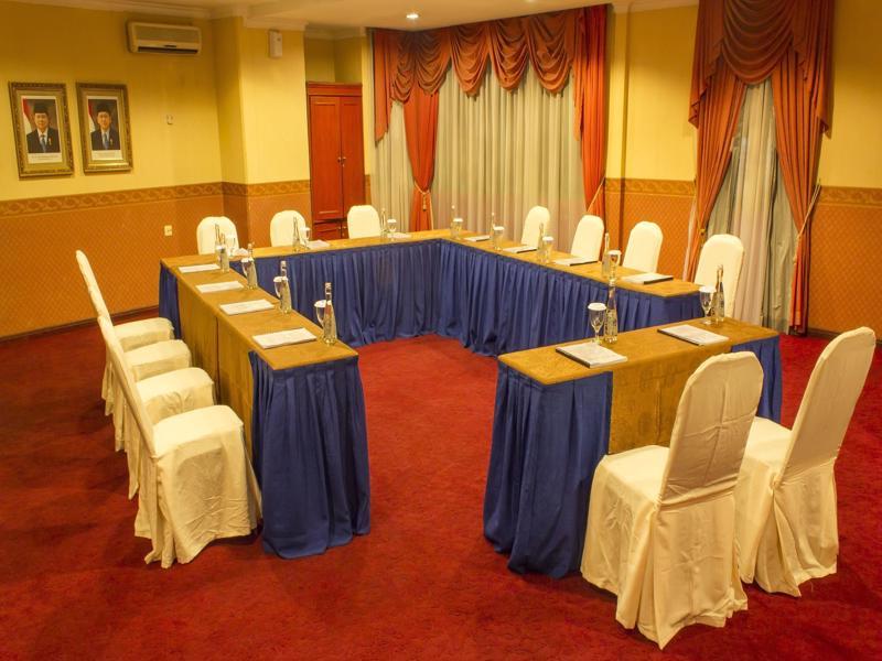 Travellers Suites Serviced Apartments Medan Esterno foto