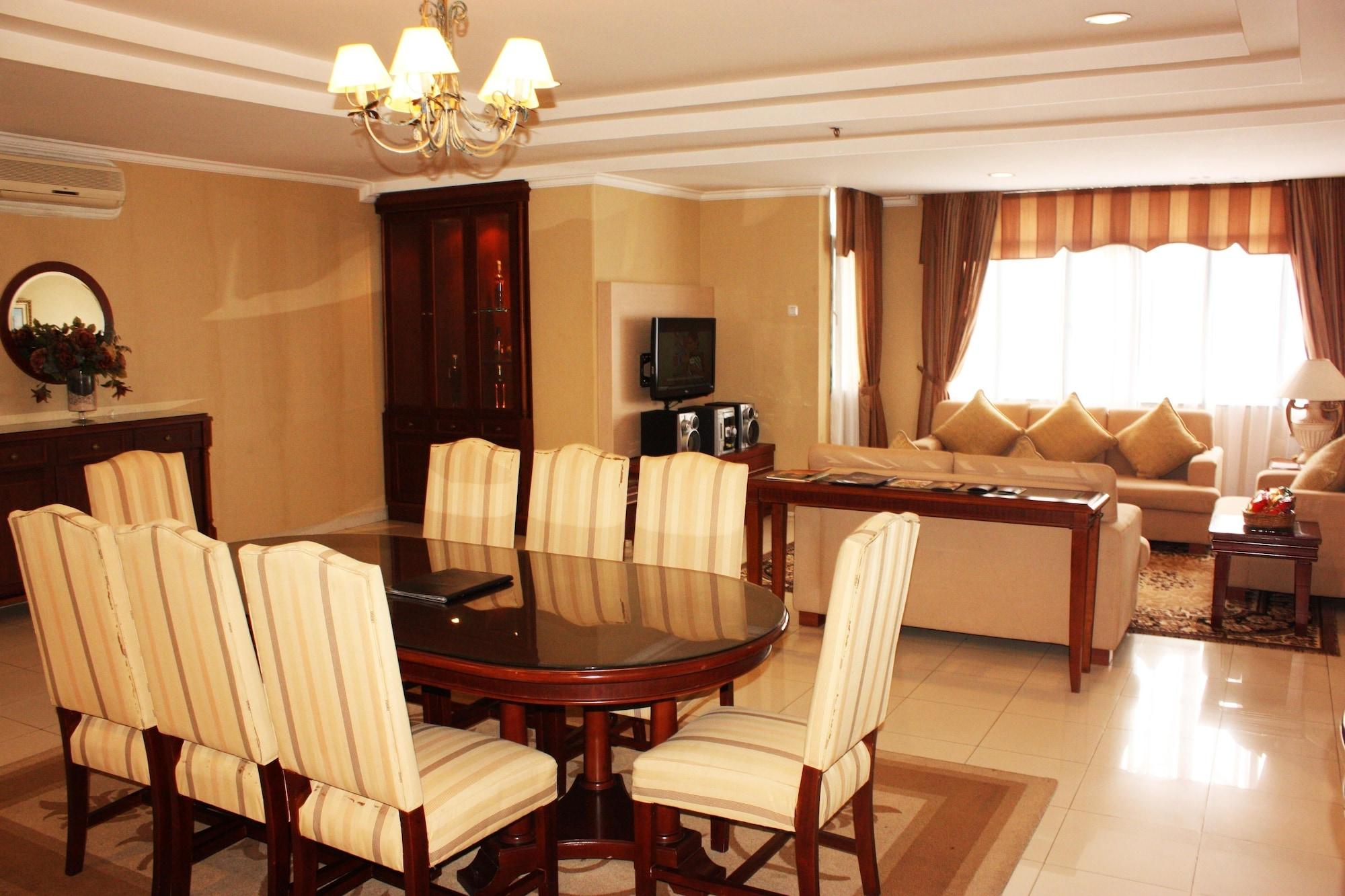 Travellers Suites Serviced Apartments Medan Esterno foto