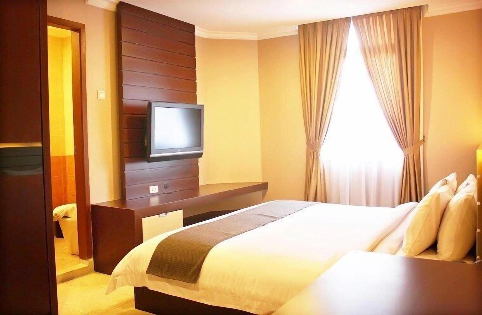 Travellers Suites Serviced Apartments Medan Esterno foto