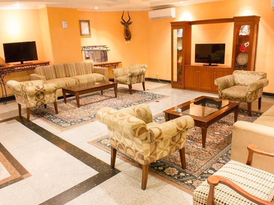 Travellers Suites Serviced Apartments Medan Esterno foto