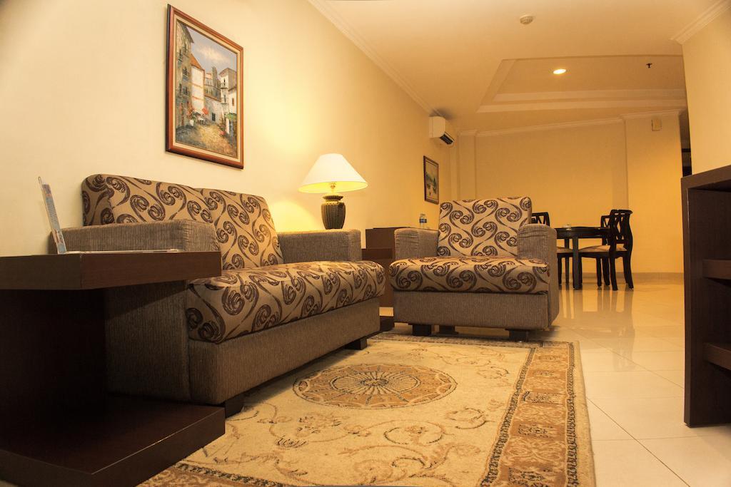 Travellers Suites Serviced Apartments Medan Esterno foto