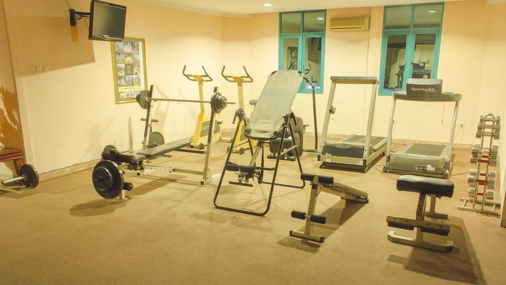 Travellers Suites Serviced Apartments Medan Esterno foto