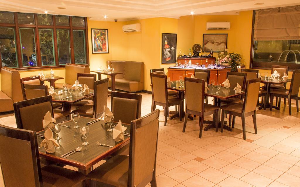 Travellers Suites Serviced Apartments Medan Esterno foto