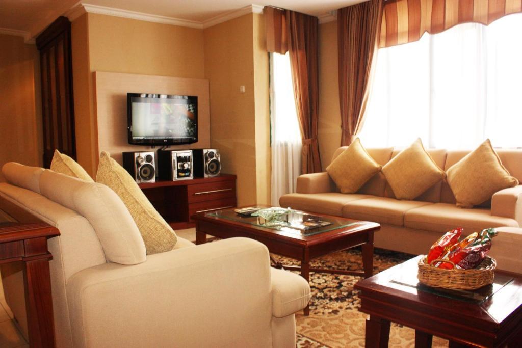 Travellers Suites Serviced Apartments Medan Esterno foto