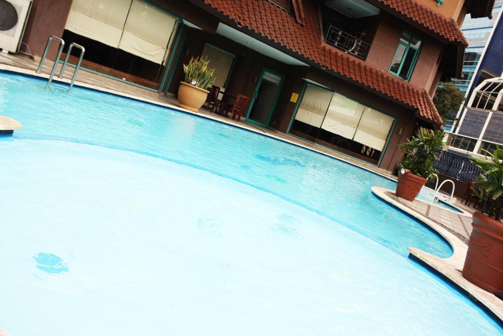 Travellers Suites Serviced Apartments Medan Esterno foto