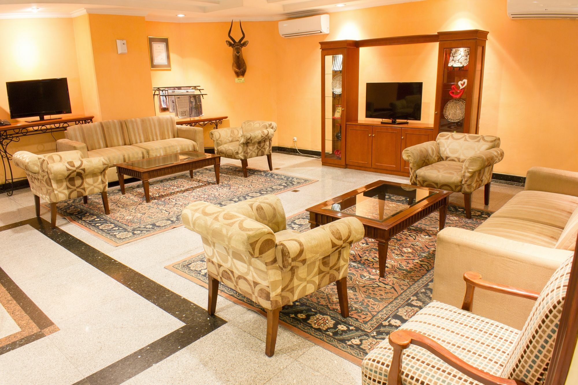 Travellers Suites Serviced Apartments Medan Esterno foto